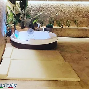 Couette-café Sicitaly, Aci Castello